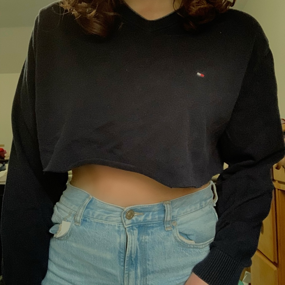 adorable navy tommy hilfiger shirt
